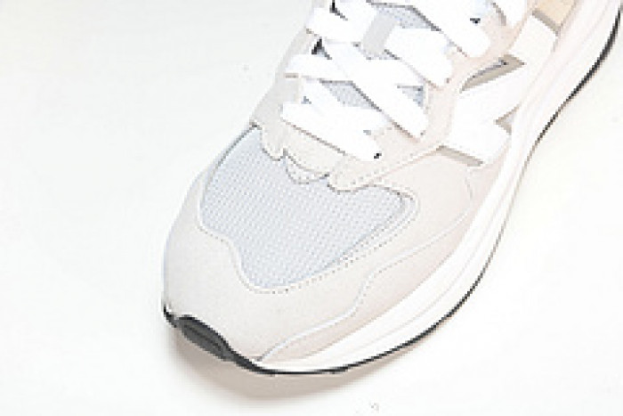 new Ba1an*e 57/40 rain cloud m5740ca