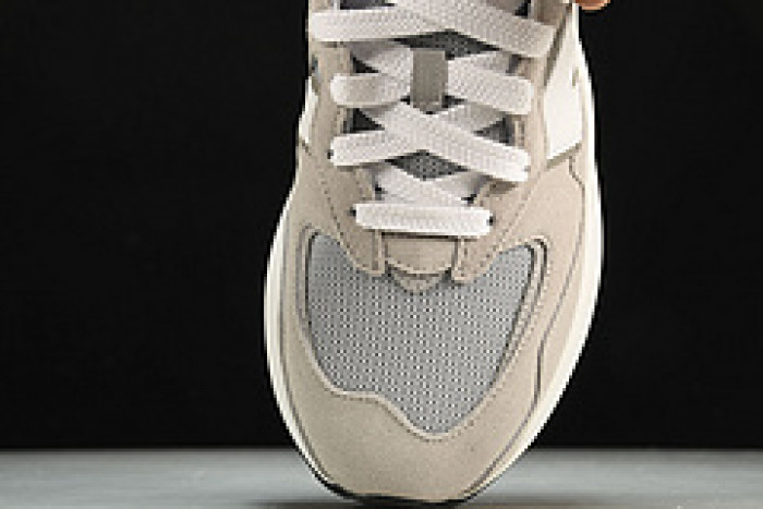 new Ba1an*e 57/40 rain cloud m5740ca