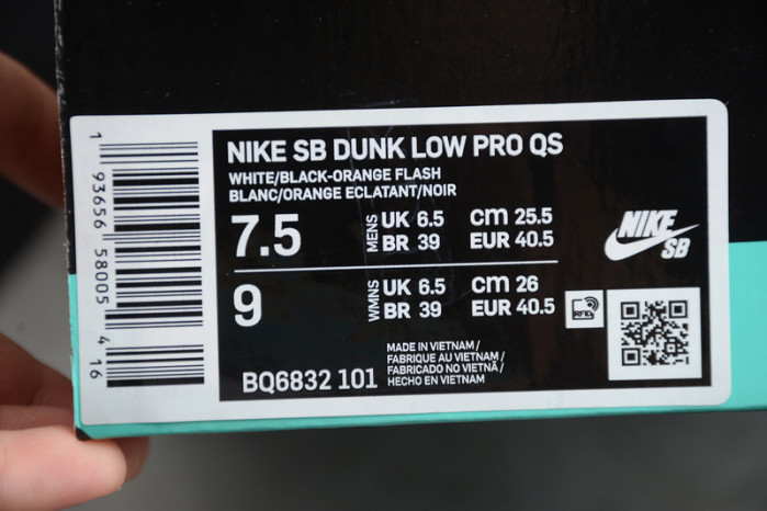 nike sb dunk low roswell raygun white bq6832-101