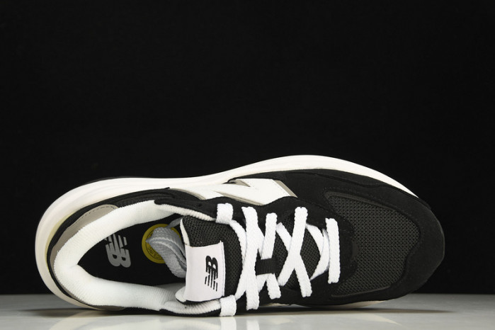 new Ba1an*e 57/40 team black m5740cb