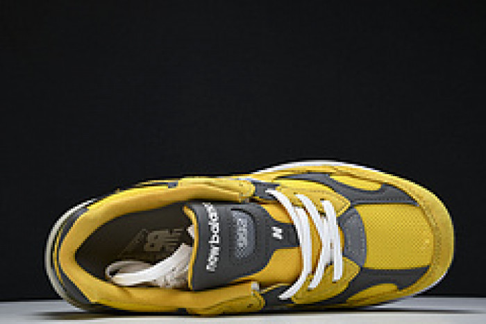 new Ba1an*e 992 yellow grey m992bb