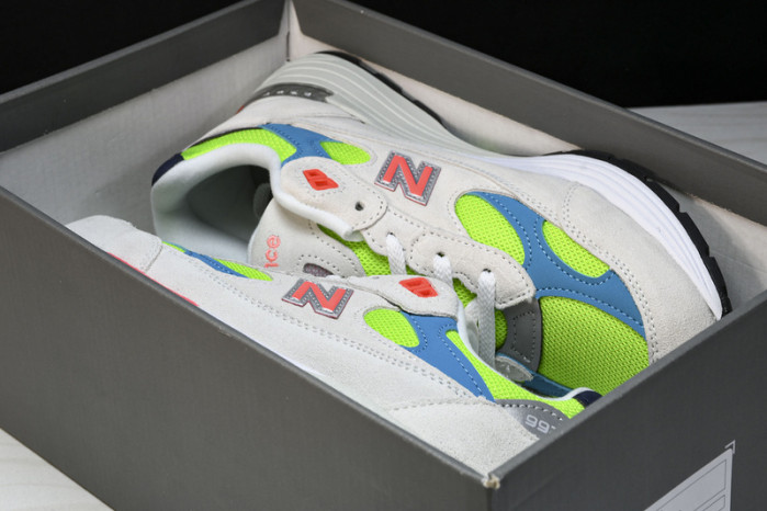 new Ba1an*e 992 white neon cyan m992da