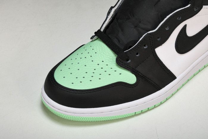 air jordan 1 retro high "green glow" dz5485-130