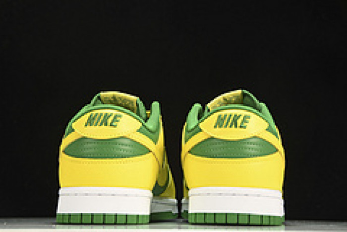 nike dunk low “reverse brazil” dv0833-300