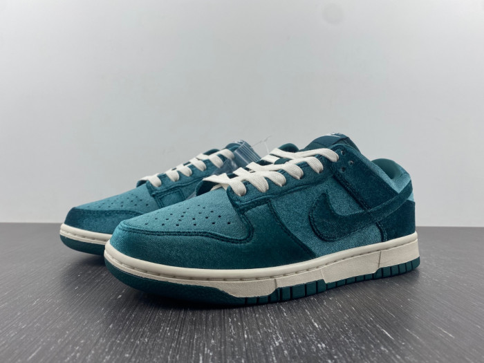 nike dunk low green velvet dz5224-300