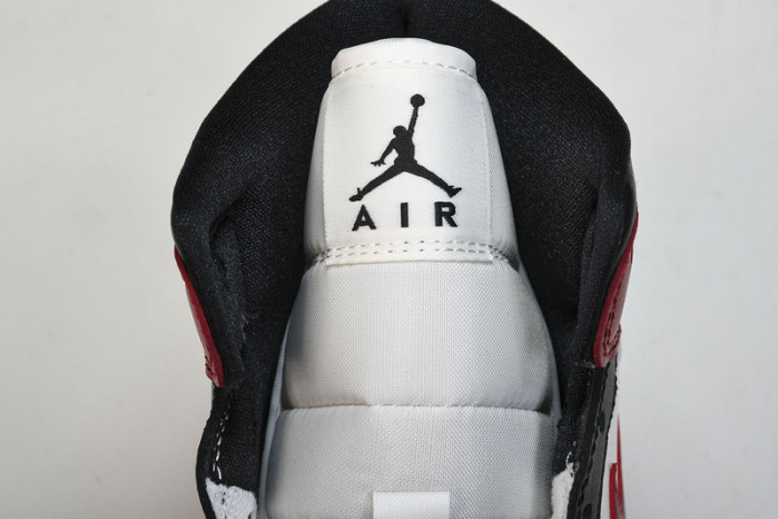 air jordan 1 mid “black toe” bq6472-160