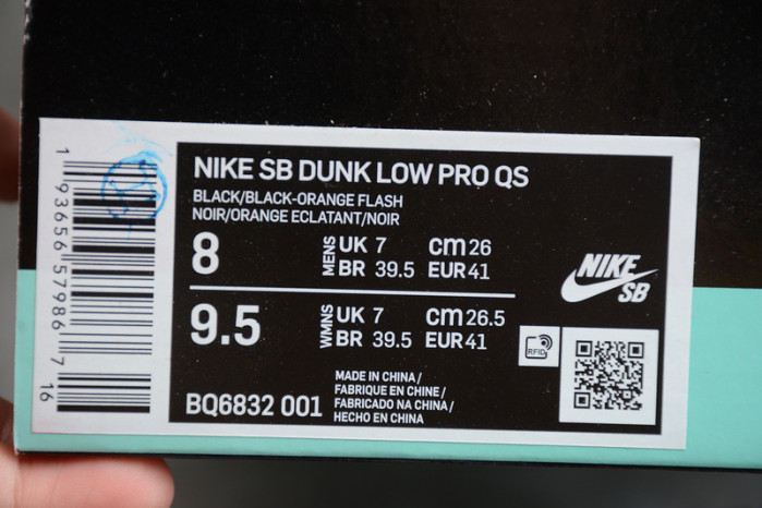 nk sb dunk low roswell raygun bq6832-001