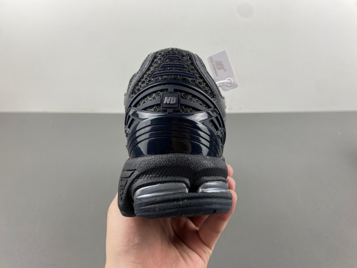 new Ba1an*e 1906r black metallic silver m1906rjb