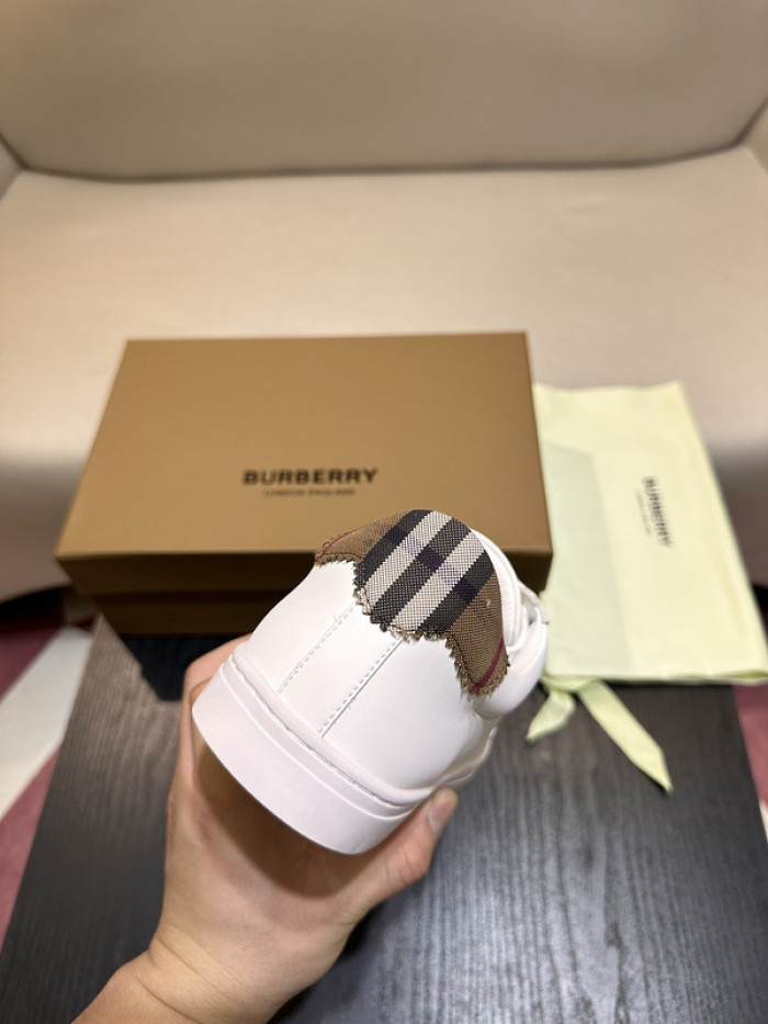 BUBERY SNEAKER 23152