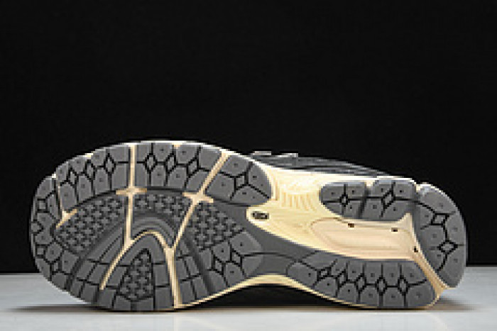 new Ba1an*e 2002r black dark grey m2002rho